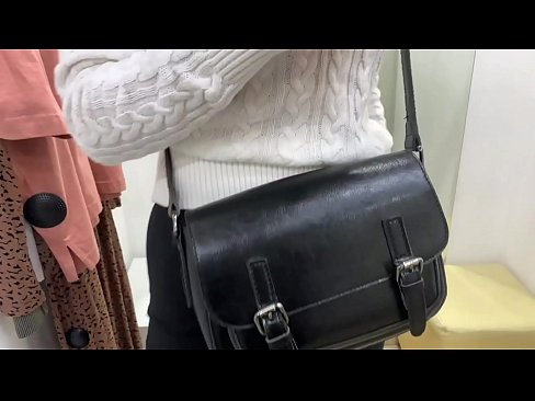 ❤️ Offentlig onani af ung kælling FeralBerry med en dildo i prøverummet ️ Just porno at da.liporno.ru